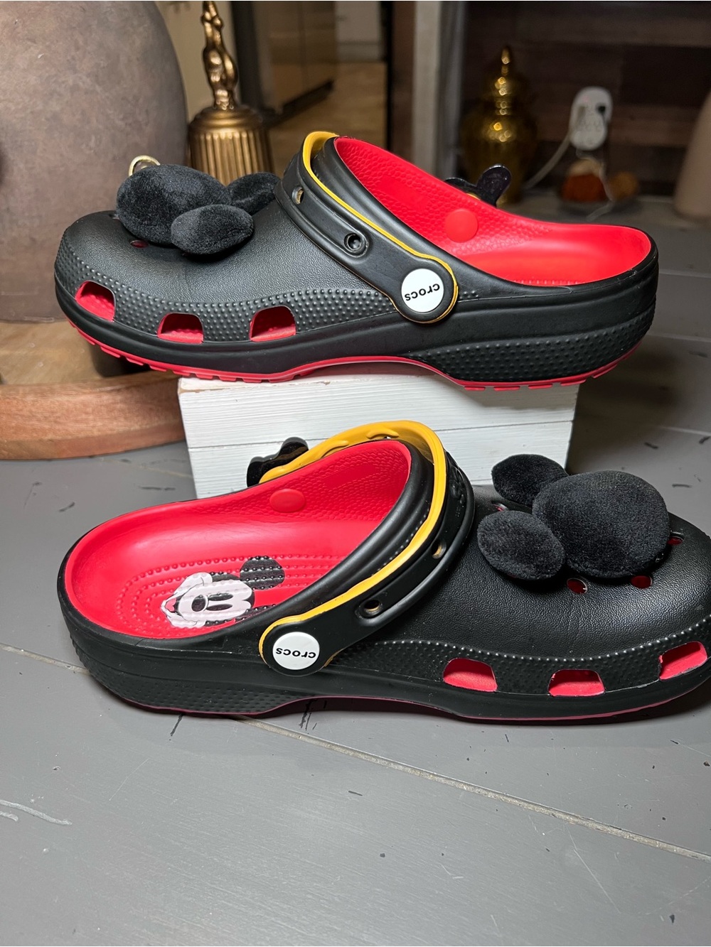 Crocs Women’s Black & Red Mickey Mouse Clog Shoes Size 8 - Picture 3 of 9